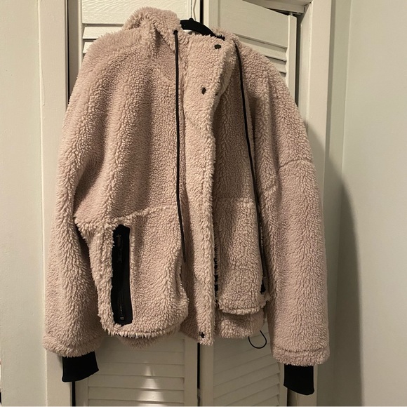 SOLD!!! Varley Montalvo Lilac Sherpa Jacket - Picture 3 of 7